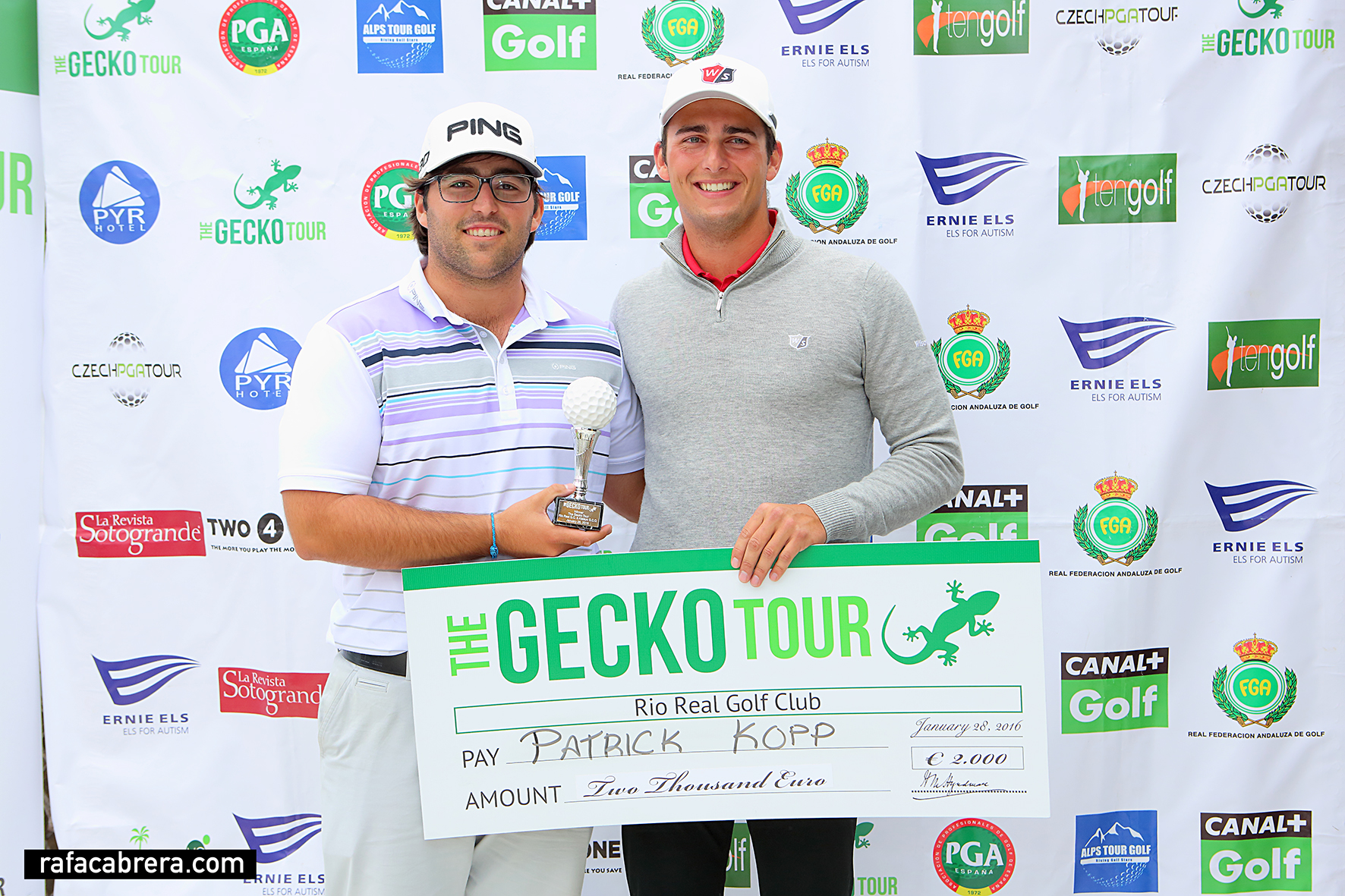 rioreal Mario Galiano, ganador del Gecko Tour en Río Real y Atalaya GCC, y Patrick Kopp, ganador profesional.
