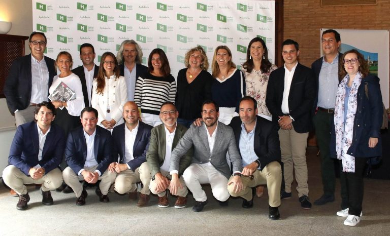 La experiencia de jugar al golf en Huelva se promociona en Madrid
