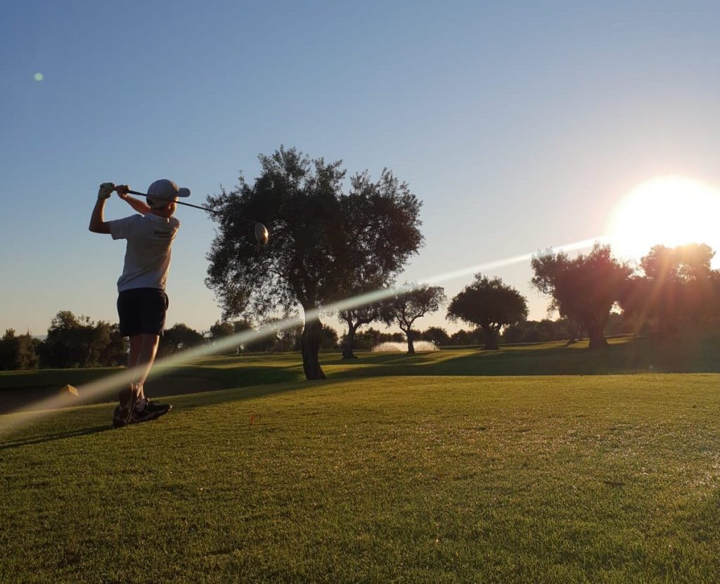 Niño disputando el Circuito Miguel Ángel Jiménez en Lauro Golf