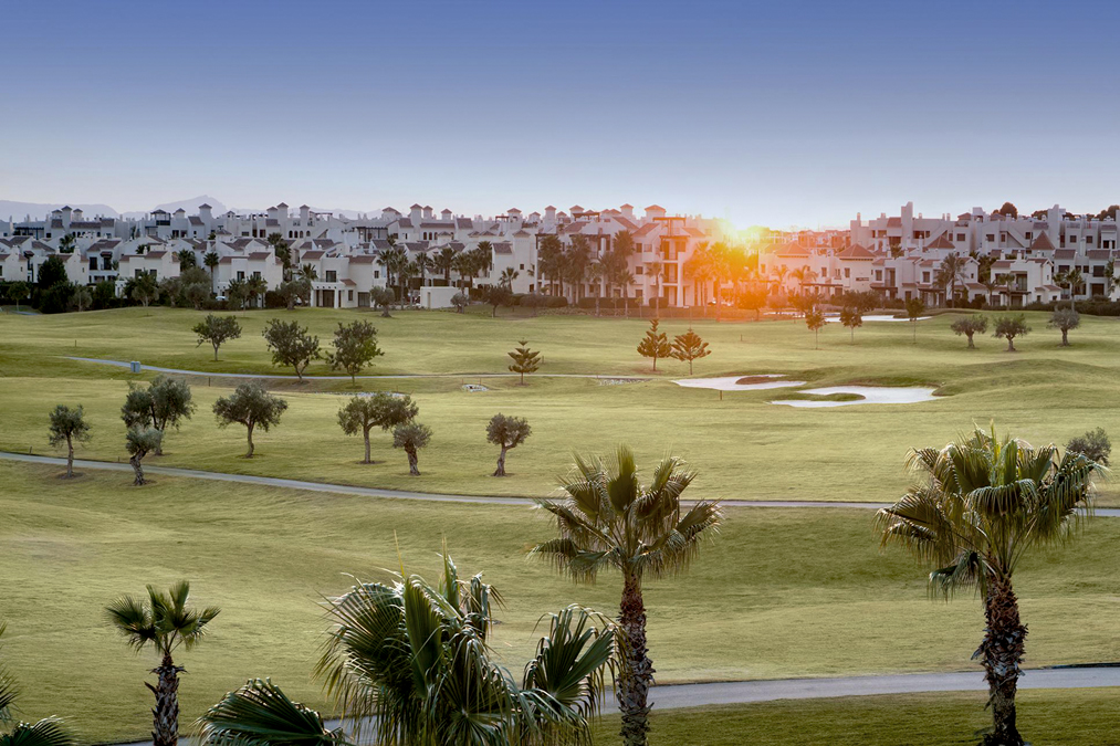 La Roda Golf en Murcia. Resort al fondo